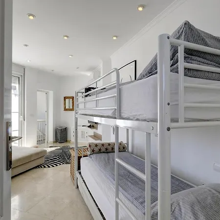 Beautiful Villa With Private Pool וילה