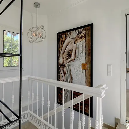 Beautiful Villa With Private Pool וילה *