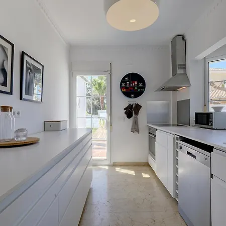 Beautiful Villa With Private Pool אסטפונה