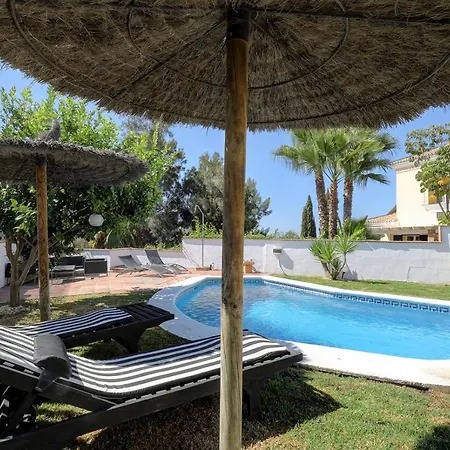 Beautiful Villa With Private Pool וילה אסטפונה