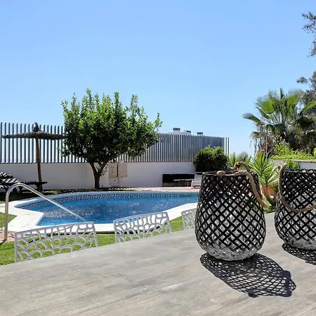 فيلة Beautiful Villa With Private Pool إِستيبونا