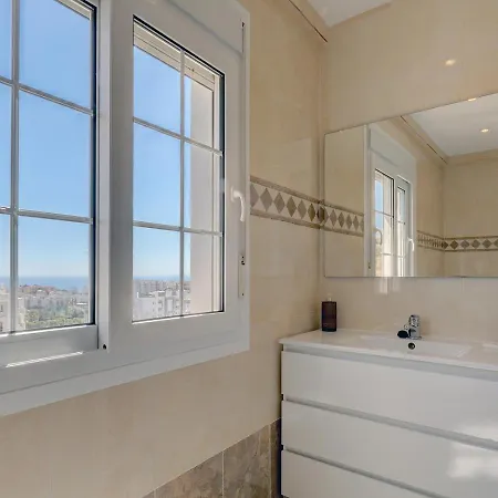 Beautiful Villa With Private Pool فيلة إِستيبونا